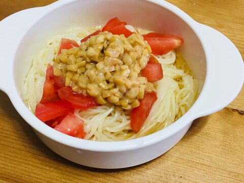 ２歳のお昼ご飯☆納豆とトマトのそうめん